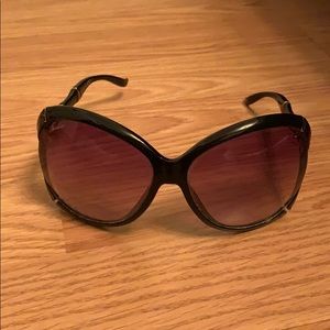 OVERSIZED GUCCI SUNGLASSES